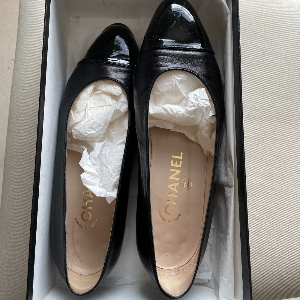 Chanel leather kitten heel pumps size 38